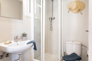 Hair dryer, towels