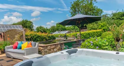 The Owl House With Hot Tub | Pass The Keys