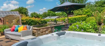 The Owl House With Hot Tub | Pass The Keys