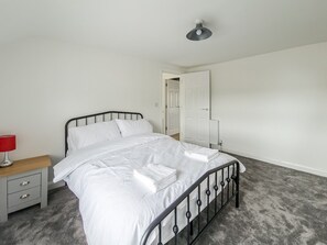 1 bedroom, iron/ironing board, free WiFi, bed sheets - Pass the Keys | Viking Bay Hideaway- Central Broadstairs (Broadstairs)