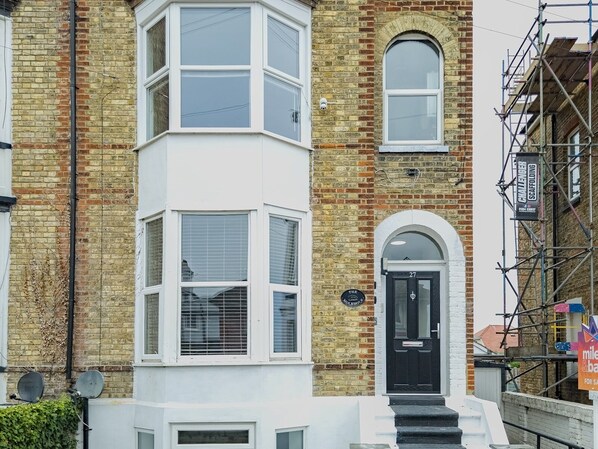 Exterior - Pass the Keys | Viking Bay Hideaway- Central Broadstairs (Broadstairs)