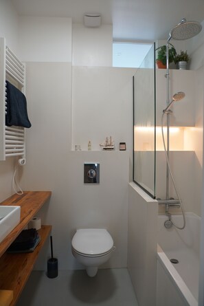 Hair dryer, towels, soap, shampoo - Bel Appartement de 50m2 à 10min de Paris (Pantin)