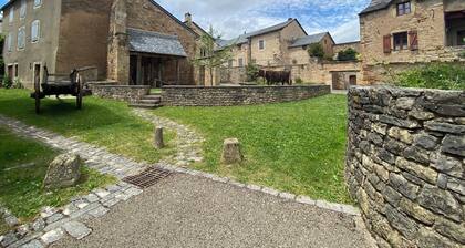 New VIMENET( Aveyron) between aubrac and lévézou apartment in small village