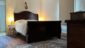 4 bedrooms, bed sheets