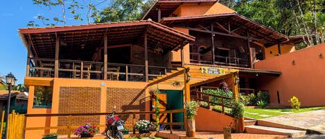 Fachada da propriedade