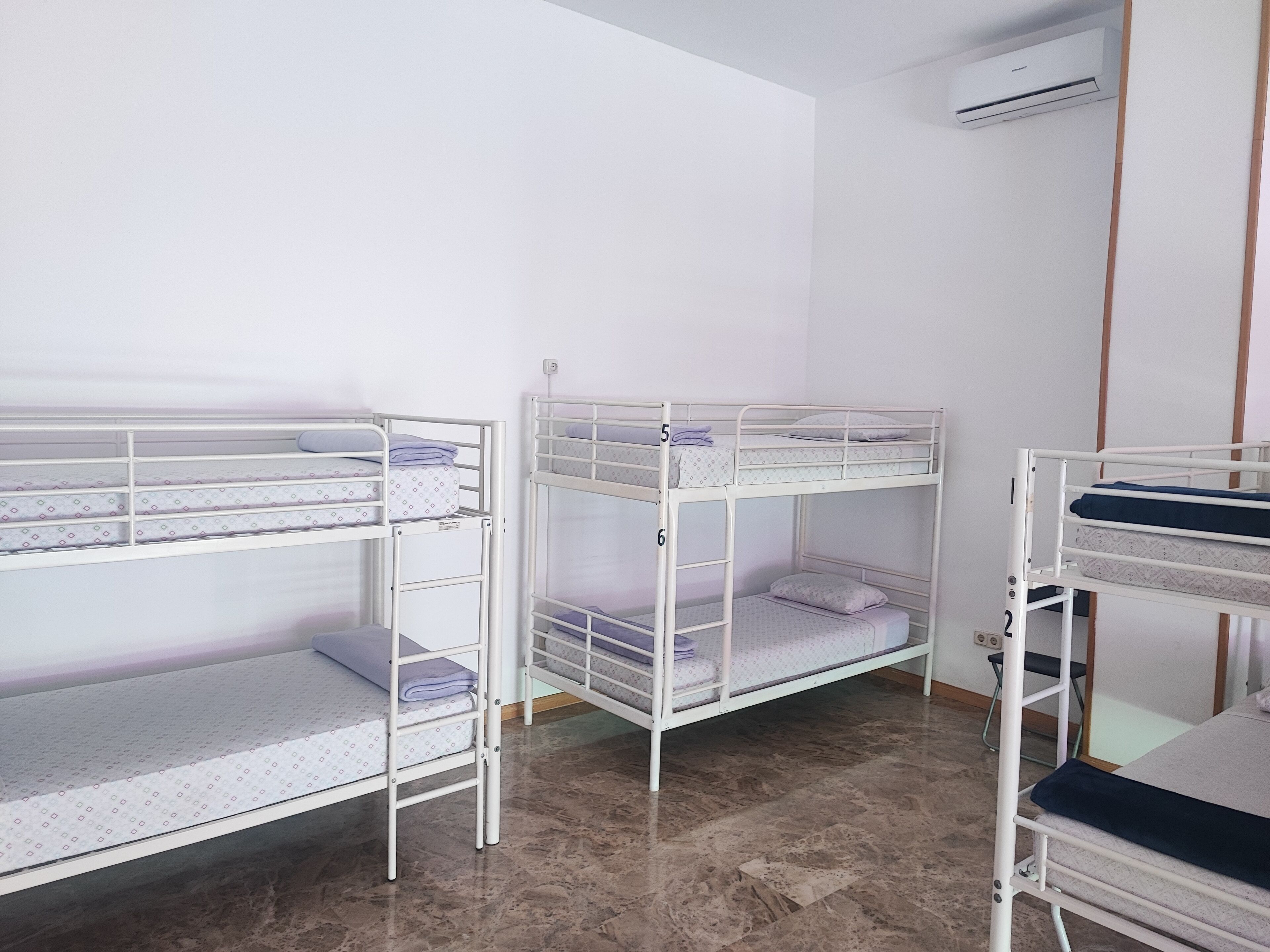 Basic Shared Dormitory Bed 1 | 隔音、免費無線上網