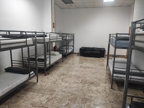 Basic Shared Dormitory Bed 1 | Sistema de insonorización y wifi gratis