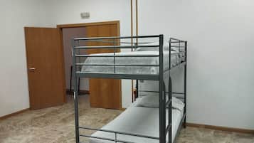 Basic Shared Dormitory Bed 1 | Insonorización y wifi gratis