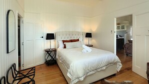 5 bedrooms, iron/ironing board, free WiFi, bed sheets