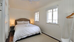 5 bedrooms, iron/ironing board, free WiFi, bed sheets - Pandanus House - Esplanade Baragra (Bargara)