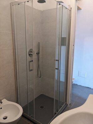 Handtücher, Seife, Toilettenpapier