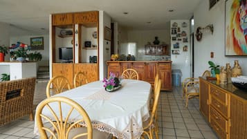 Casa Confort, vista a la alberca | Comedor