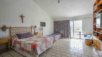 Comfort House, Pool View | 3 bedrooms, free WiFi