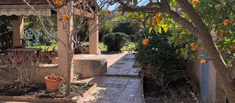 House and garden in the center of town free parking