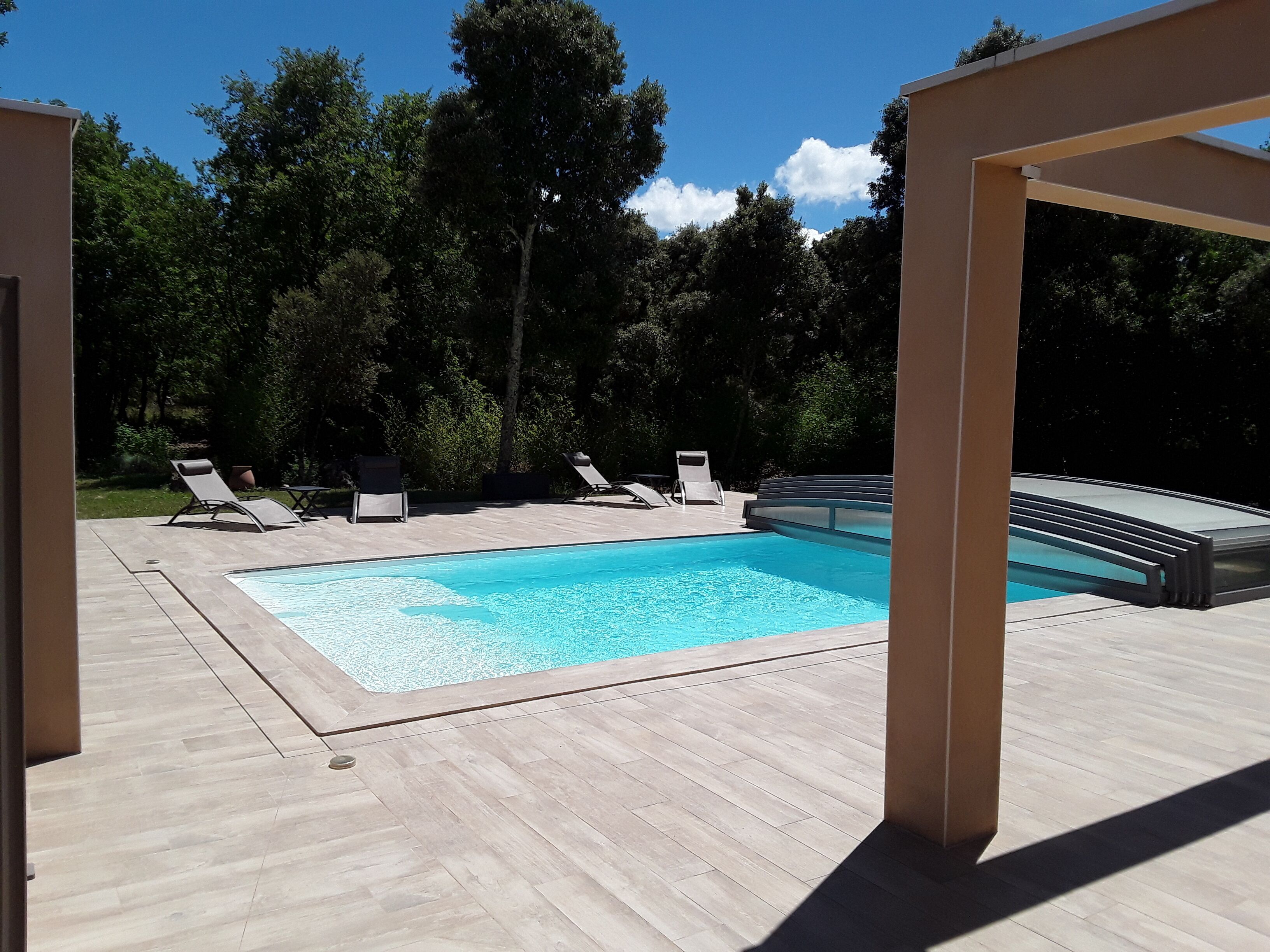 室内游泳池，室外游泳池