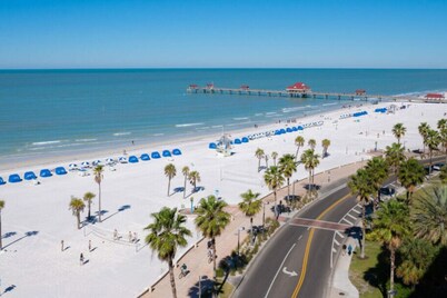 Mins to Beach/Studio Home/walk to dwtn/FreeParking