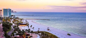 Mins to Beach/Studio Home/walk to dwtn/FreeParking