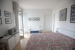 3 bedrooms, iron/ironing board, WiFi