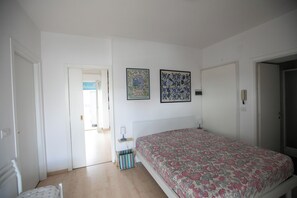 3 bedrooms, iron/ironing board, WiFi