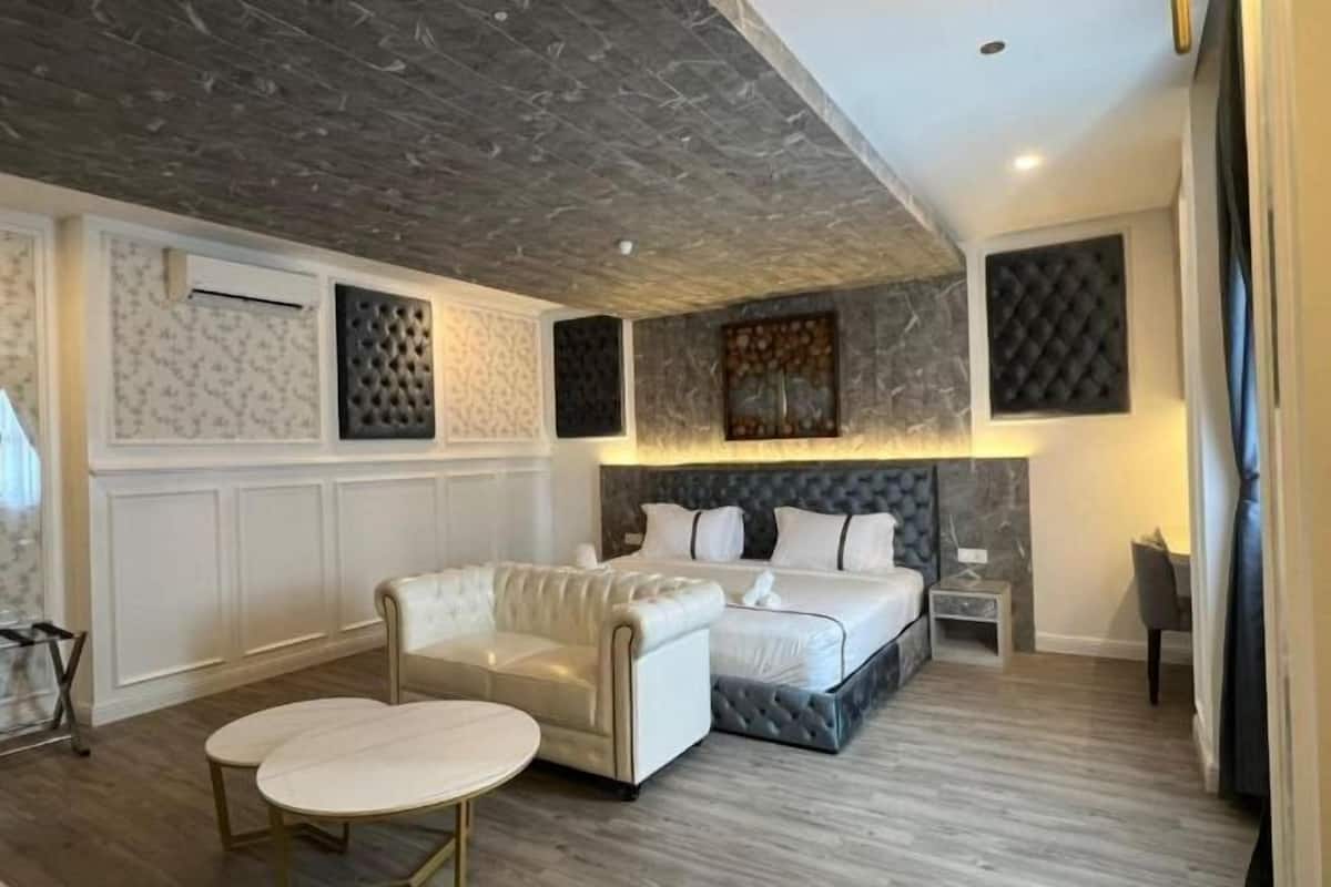 1 bedroom, premium bedding, down duvets, minibar
