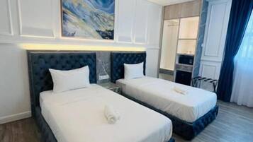 Deluxe Double or Twin Room | 1 bedroom, premium bedding, down comforters, minibar