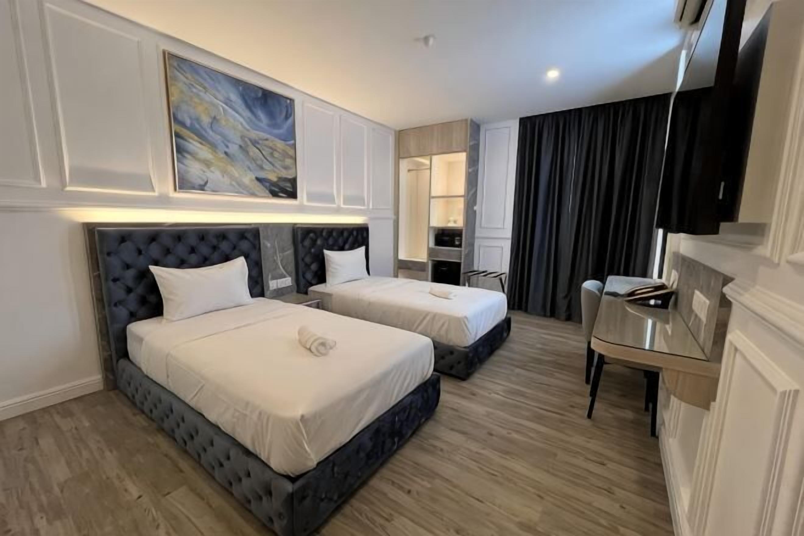고급 침구, 오리/거위털 이불, 미니바, 객실 내 금고