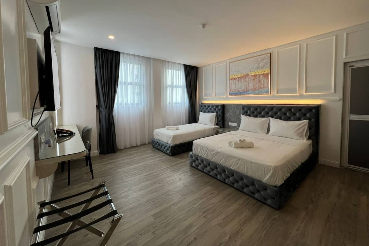 1 bedroom, premium bedding, down duvets, minibar