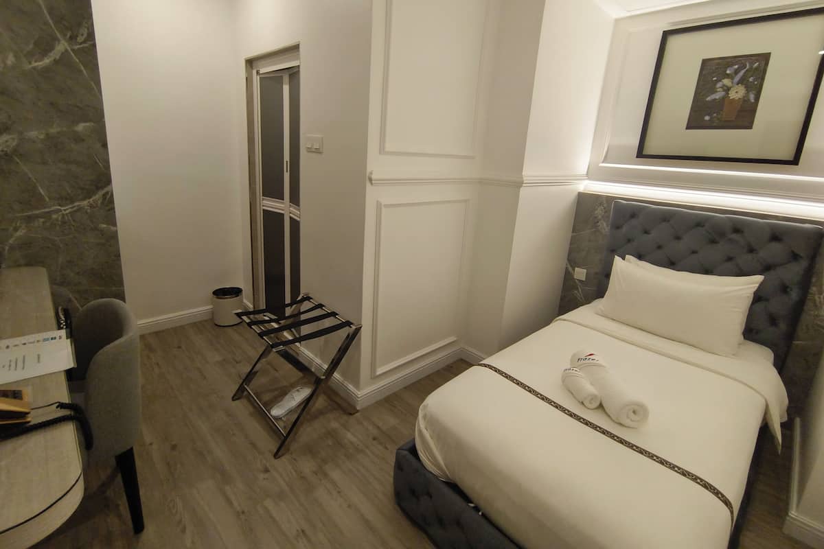 1 bedroom, premium bedding, down duvets, minibar