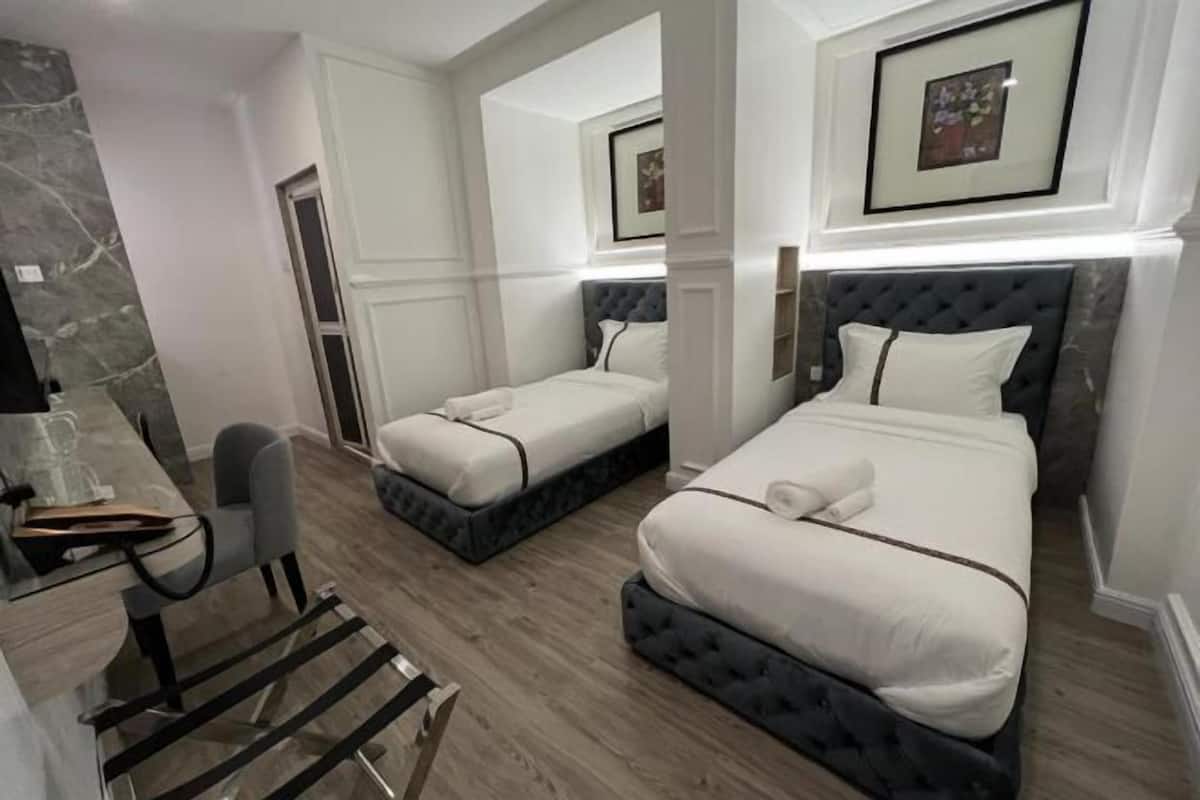1 bedroom, premium bedding, down duvets, minibar