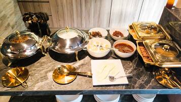 Free daily on-the-go breakfast