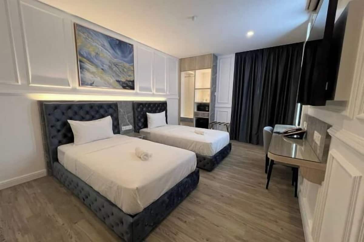 1 bedroom, premium bedding, down duvets, minibar