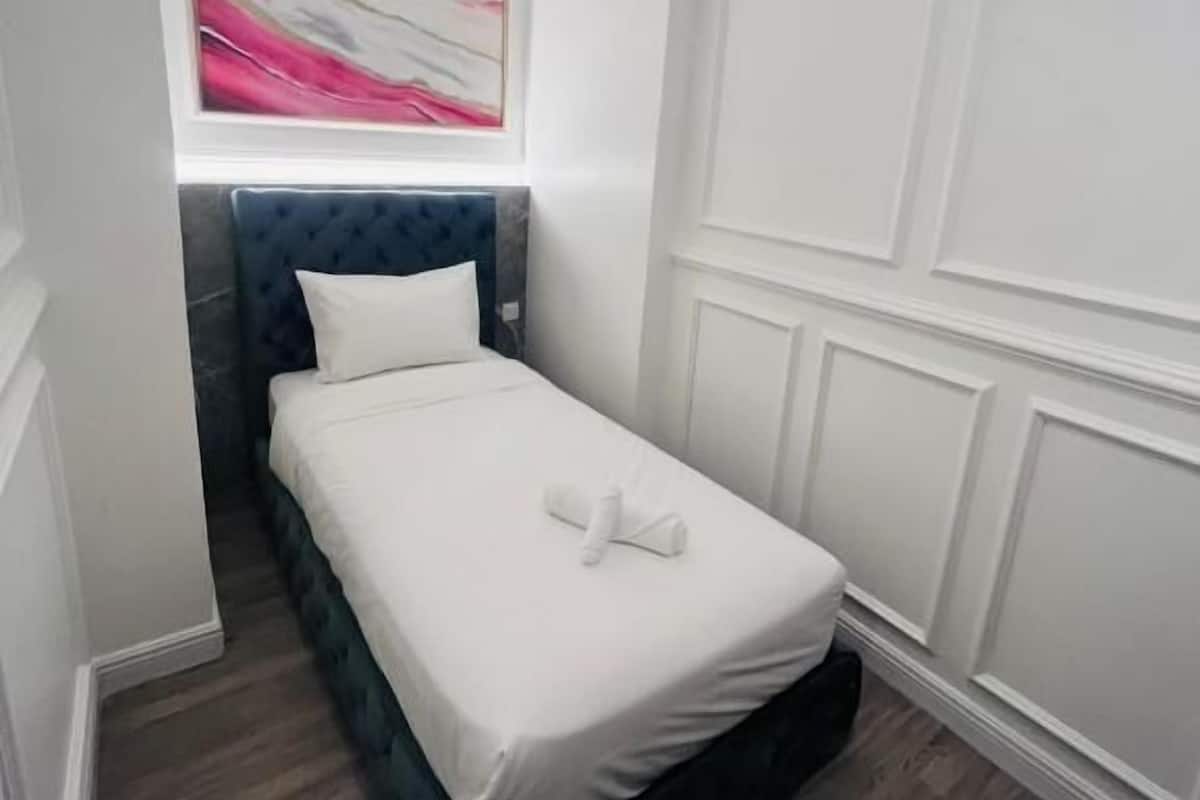 1 bedroom, premium bedding, down duvets, minibar