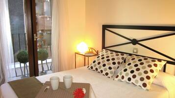 2 slaapkamers, een bureau, een strijkplank/strijkijzer, wifi