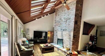 Nature's Nest - Indoor/Outdoor Forest Retreat; Fire Pit; Fireplace; onsite Brook