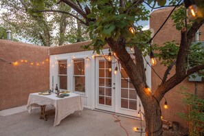 屋外ダイニングエリア