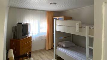 Egyptian cotton sheets, premium bedding, free WiFi, bed sheets