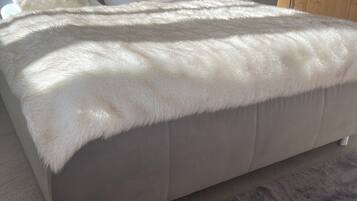 3 bedrooms, travel cot, WiFi, bed sheets