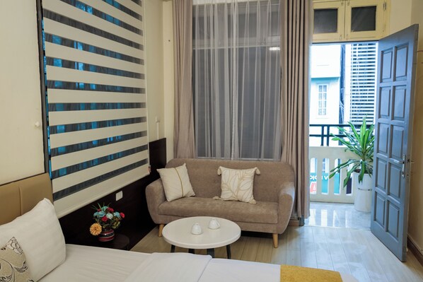 City Double Room | In-room safe, individually decorated, individually furnished, desk - Hanoi Family Homestay (Hanoi)