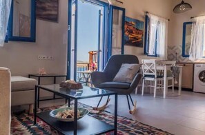 Living area - Casa Porphyra: 3-bedroom apartment with terrace (Chalki)