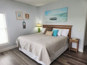 2 soverom, strykejern/-brett, reiseseng for barn og wi-fi