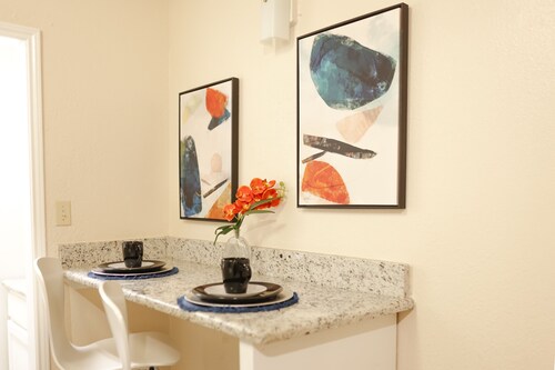 Cowboys Chic Studio: 3 miles to AT&T Stadium