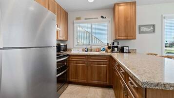 Fridge, oven, coffee/tea maker, toaster