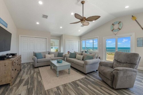 Steps from Flagler Beach! 2-BR Condo, Pet-Friendly w/Balcony