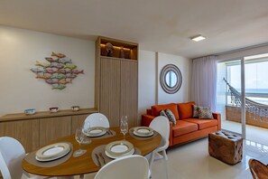 Dining - PFL04 2 Bedroom Apartment, Sea View, Flamengo Beach (Salvador)