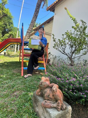 Una televisión de pantalla plana