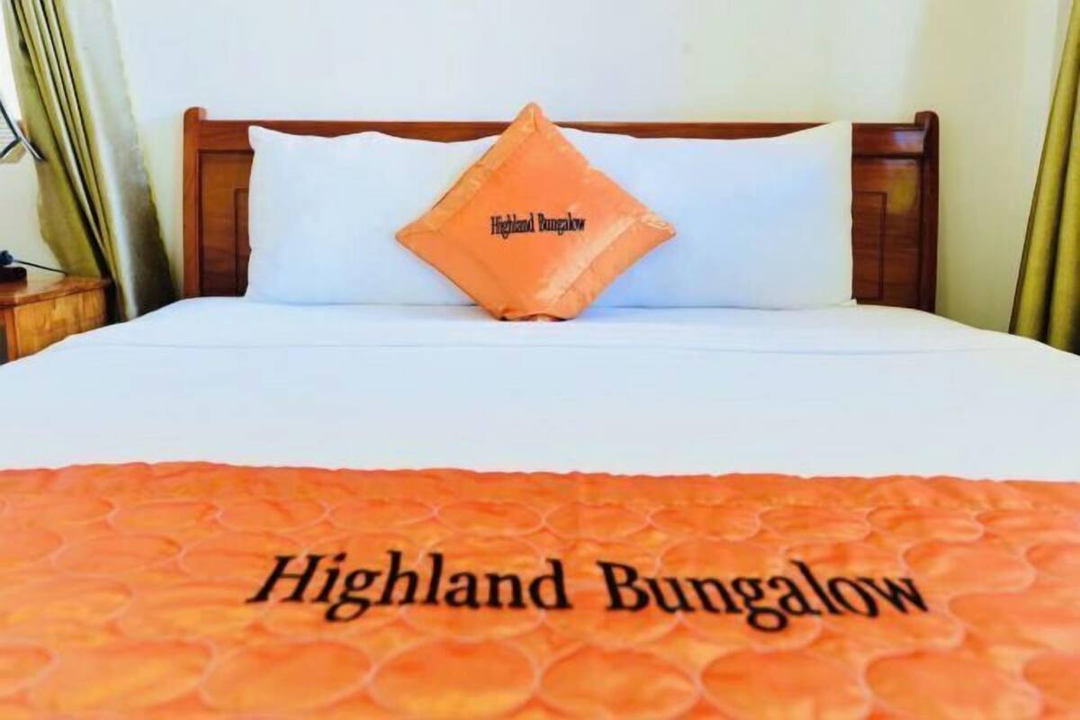 WiFi (free), bed sheets