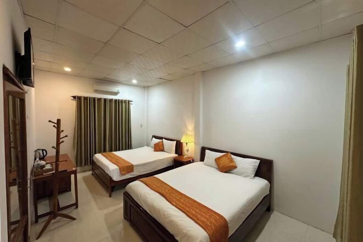 Free WiFi, bed sheets