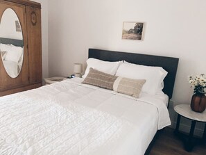 1 habitación, escritorio, tabla de planchar con plancha y wifi gratis