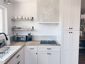 Fridge, microwave, stovetop, coffee/tea maker