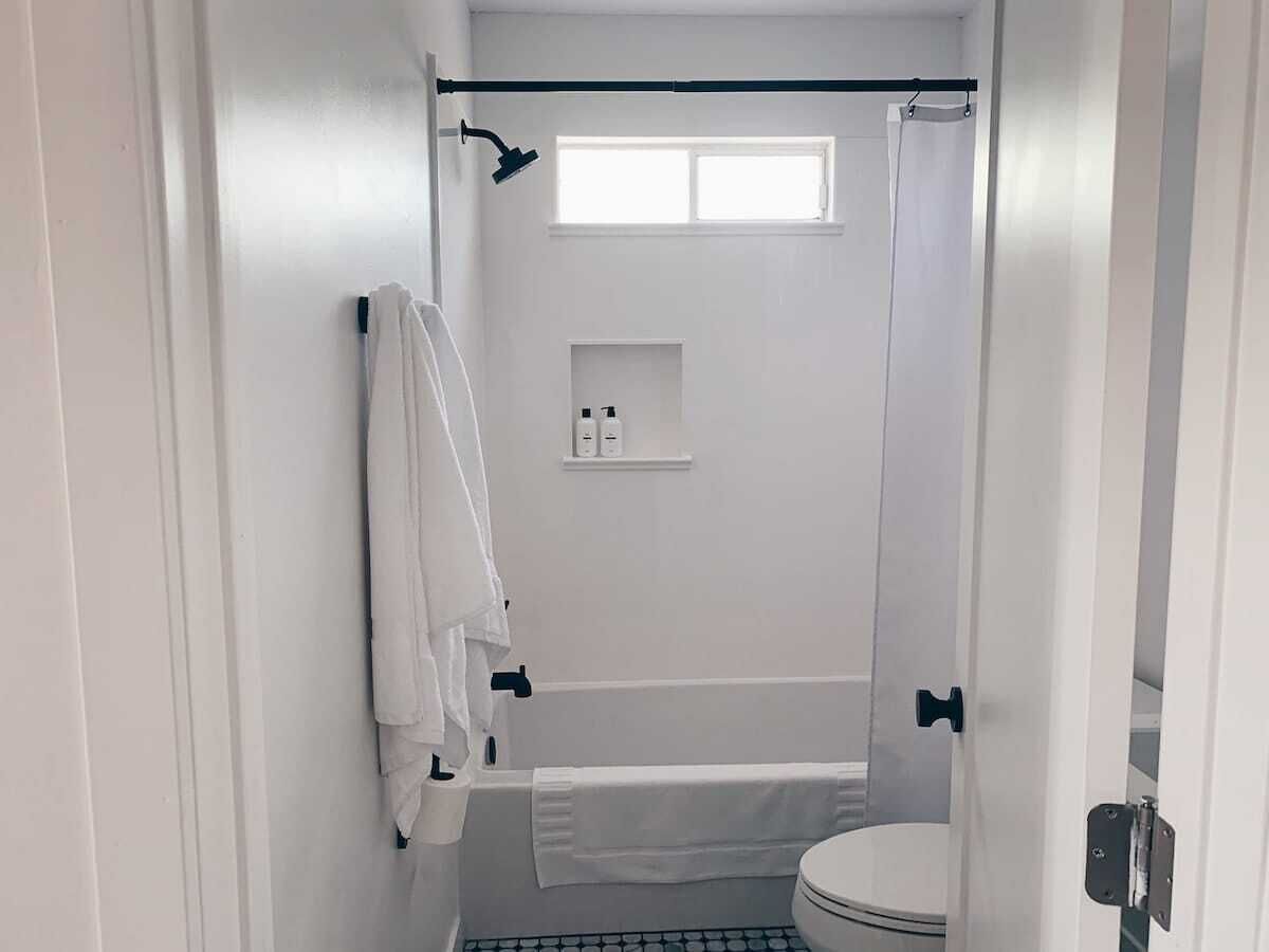 Shower, hair dryer, towels, shampoo